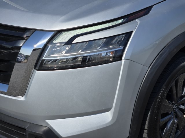 Used 2022 Nissan Pathfinder SV AWD/4WD image 8