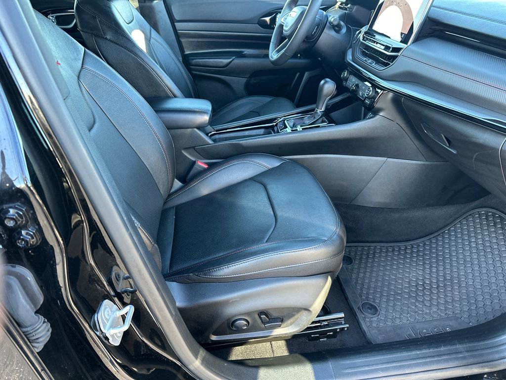 Used 2025 Jeep Compass Trailhawk w/ Trailhawk Elite Group image 13