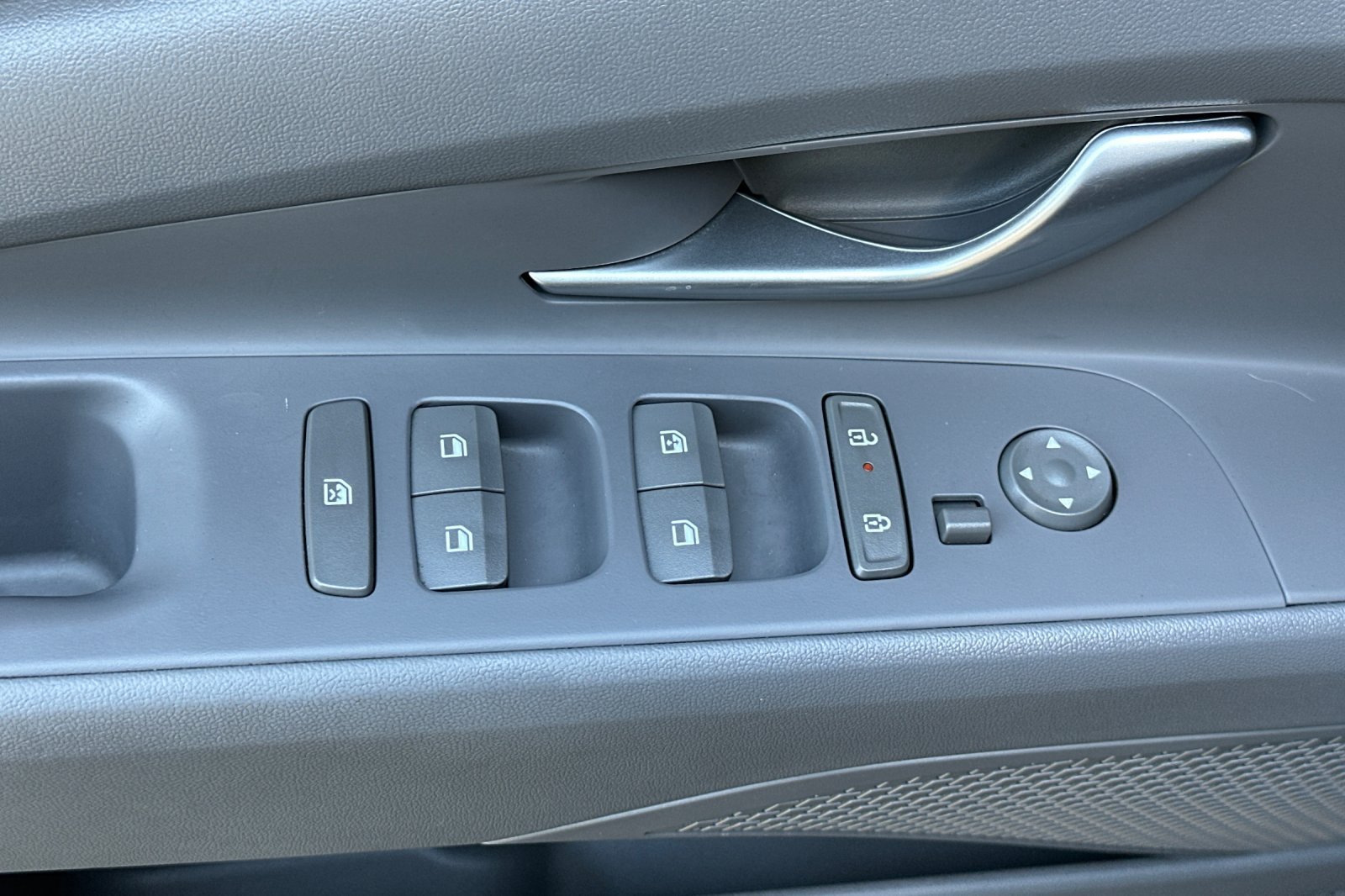 Used 2024 Hyundai Elantra SEL FWD image 12