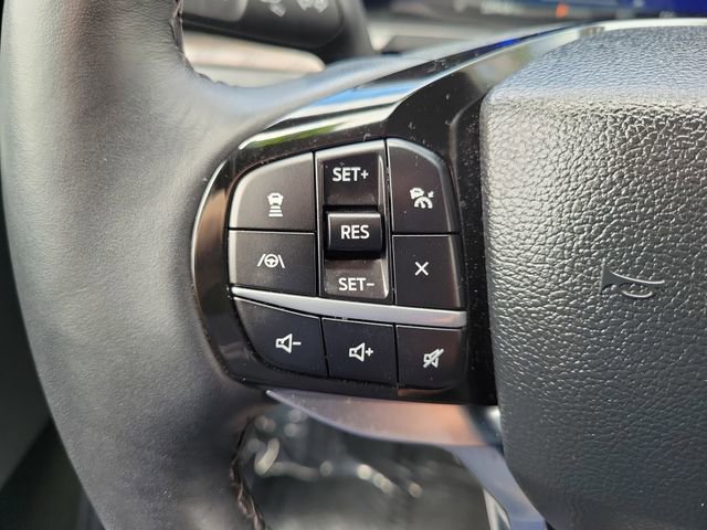 Certified 2022 Ford Explorer Platinum w/ Equipment Group 601A AWD/4WD image 5