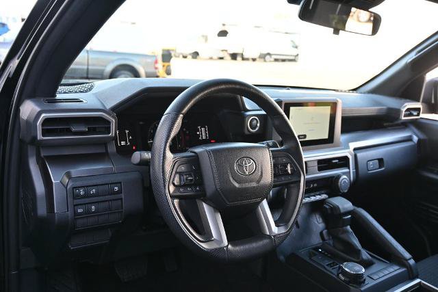 Used 2025 Toyota 4Runner SR5 AWD/4WD image 18
