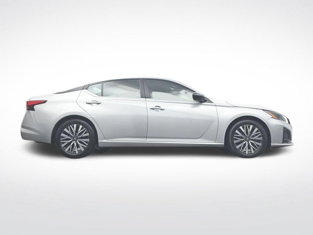 Used 2024 Nissan Altima 2.5 SV FWD image 40