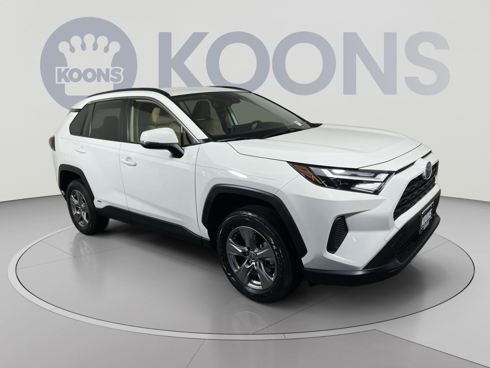 Used 2023 Toyota RAV4 LE AWD/4WD image 2