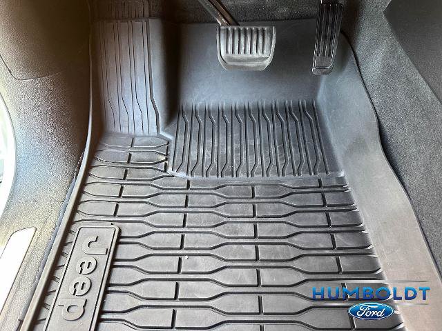 Used 2023 Jeep Grand Cherokee Summit AWD/4WD image 15