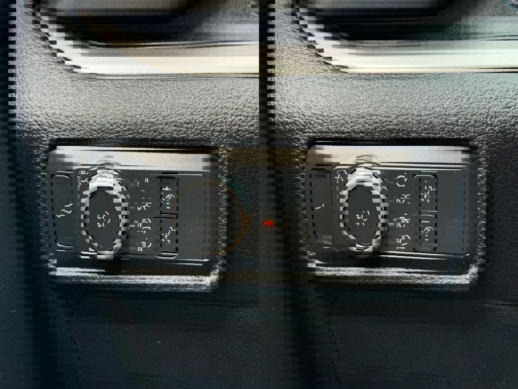 Certified 2022 Ford Explorer XLT w/ Equipment Group 202A image 33