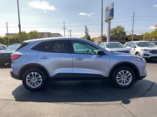 Certified 2022 Ford Escape SE w/ Cold Weather Package image 2