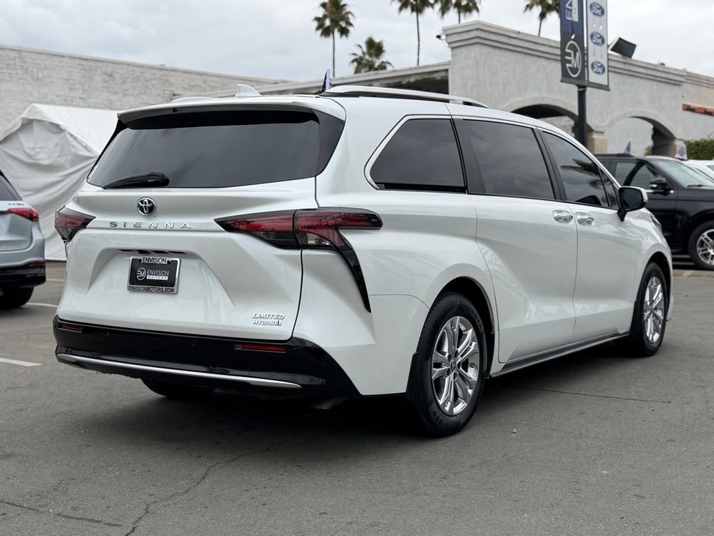 Used 2024 Toyota Sienna Limited FWD image 13