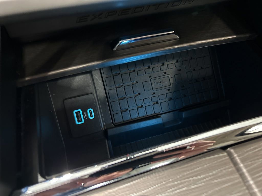 Certified 2024 Ford Expedition Limited image 28