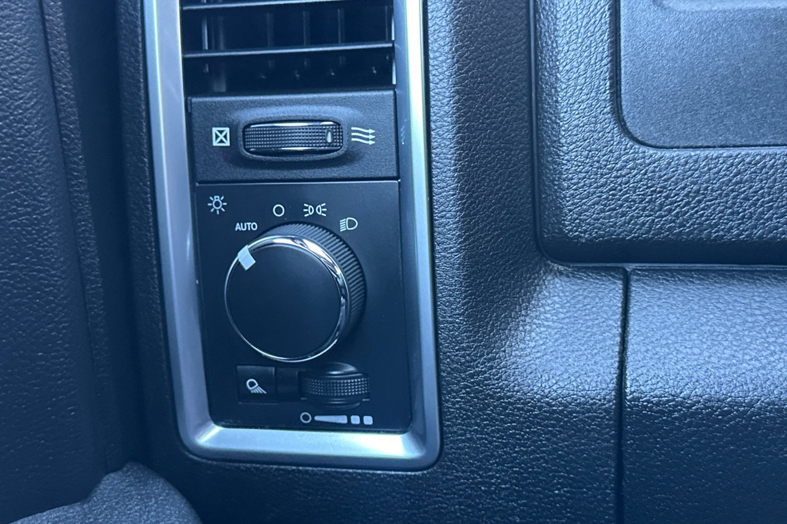 Used 2022 RAM 1500 Warlock RWD image 37