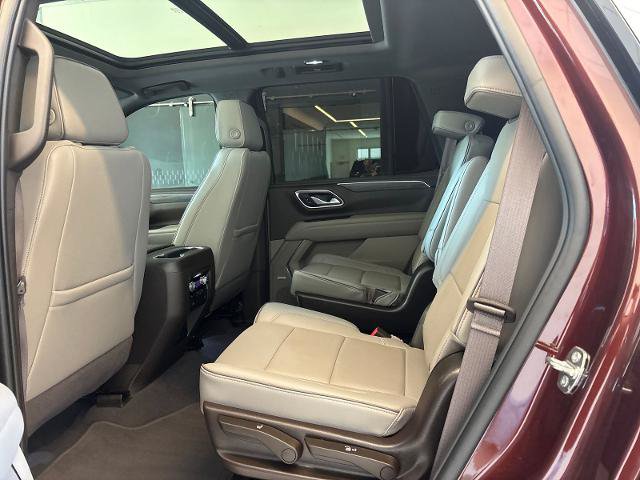 Used 2022 GMC Yukon SLT w/ SLT Premium Package AWD/4WD image 11