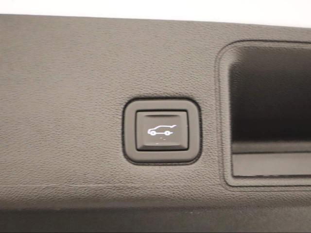 Used 2024 GMC Terrain SLT image 39