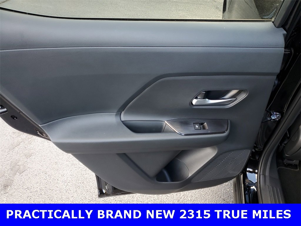 Used 2025 Nissan Kicks SV image 8