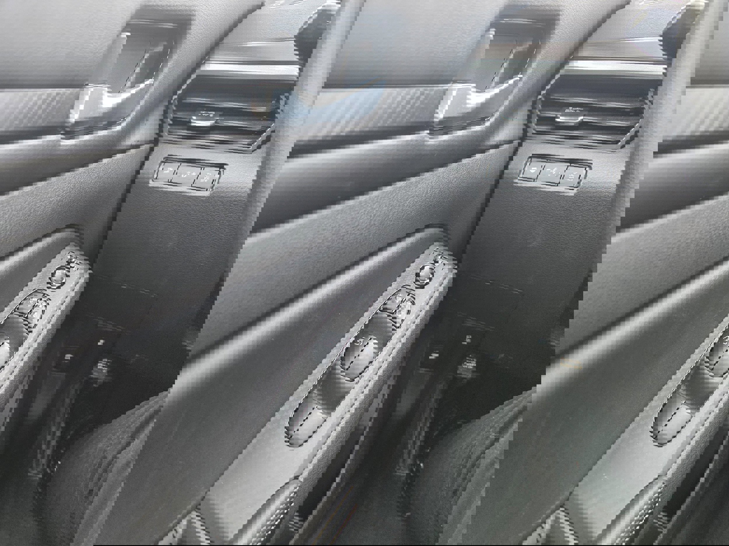 Used 2024 Nissan Altima 2.5 SV image 18