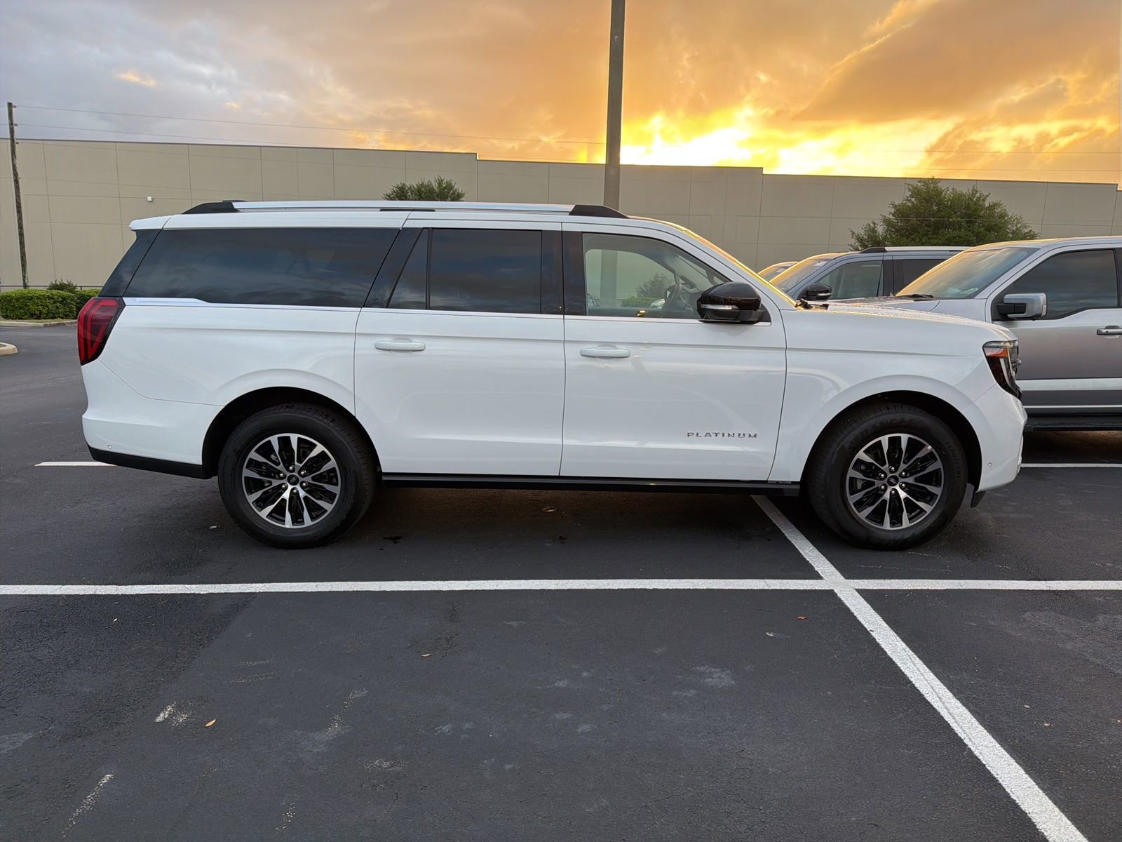 Certified 2025 Ford Expedition Max Platinum image 3