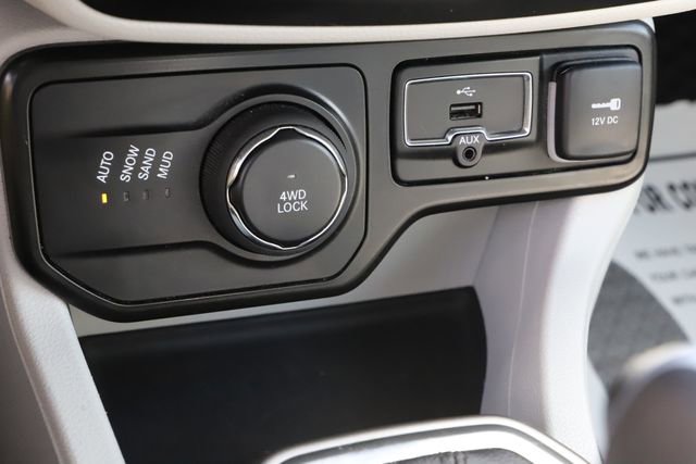 Used 2022 Jeep Renegade Latitude w/ Convenience Group AWD/4WD image 27
