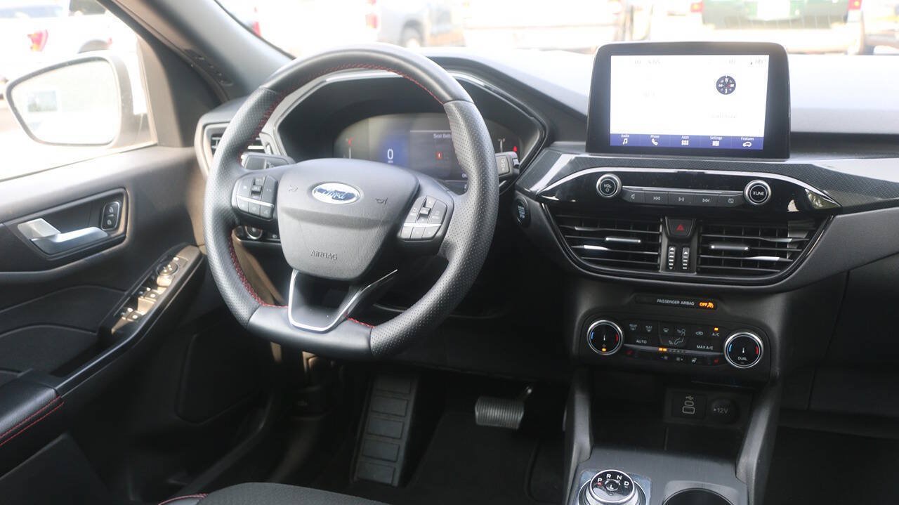 Certified 2025 Ford Escape ST-Line Select AWD/4WD image 16