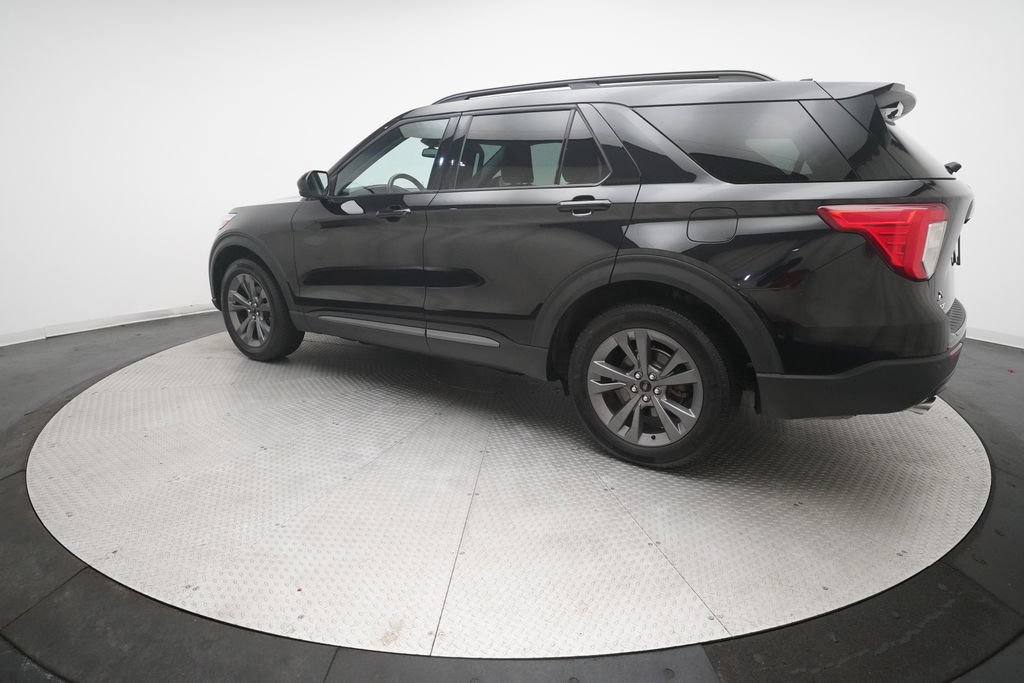 Certified 2022 Ford Explorer XLT w/ XLT Sport Appearance Package AWD/4WD image 36
