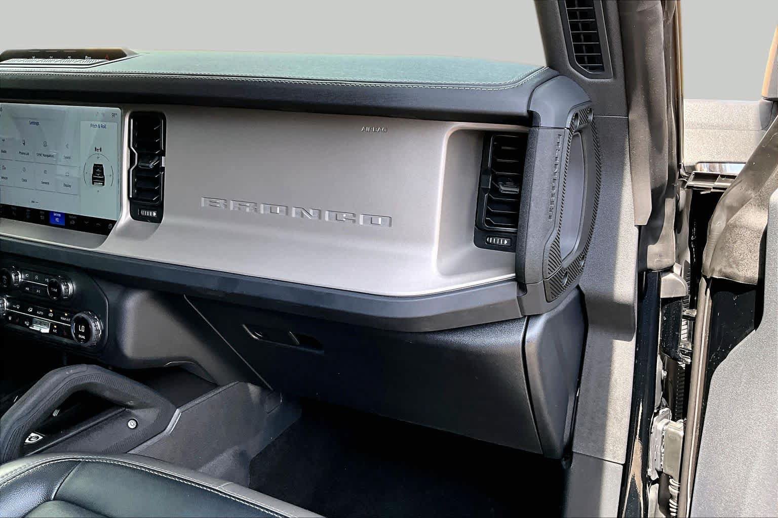 Certified 2025 Ford Bronco Outer Banks w/ Sasquatch Package AWD/4WD image 19