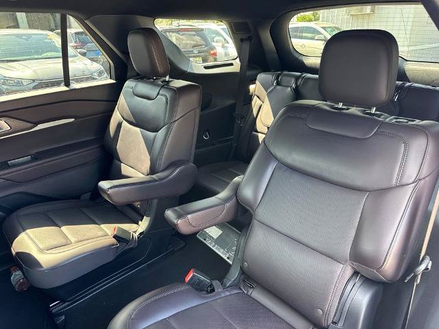 Certified 2026 Ford Explorer Platinum RWD image 11