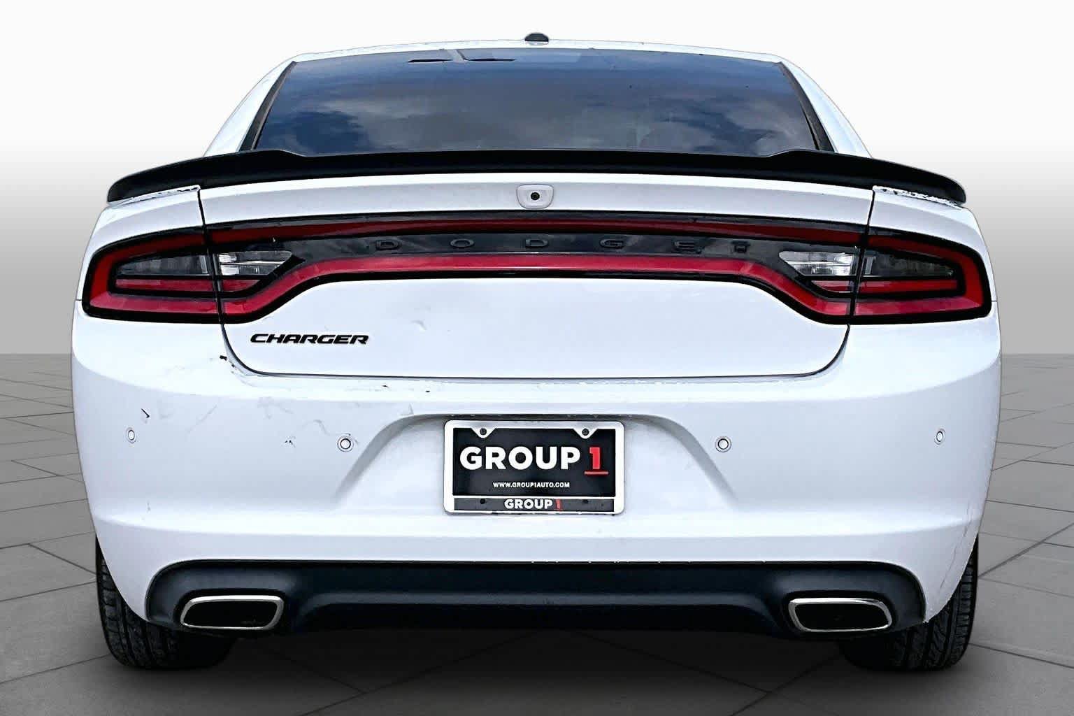 Used 2020 Dodge Charger SXT w/ Blacktop Package RWD image 5