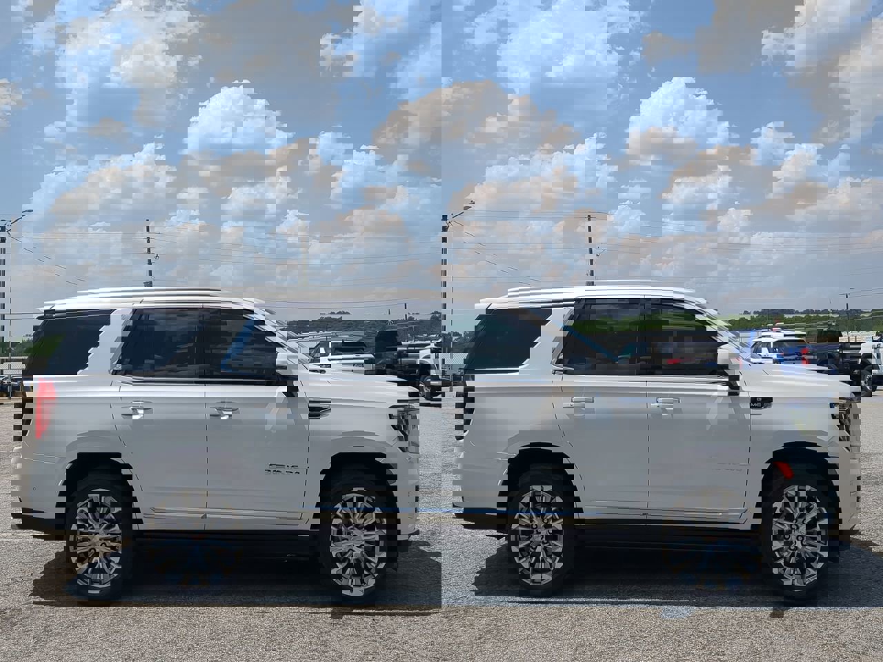 Used 2023 GMC Yukon Denali w/ Denali Reserve Package image 6