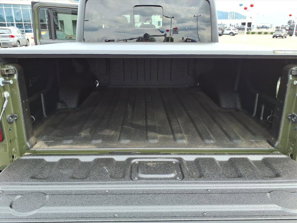 Used 2024 Jeep Gladiator Sport AWD/4WD image 7