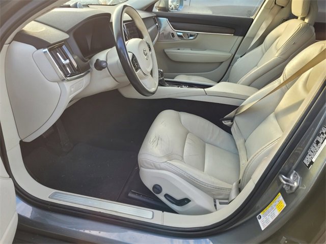 Used 2017 Volvo V90 T6 Cross Country image 9