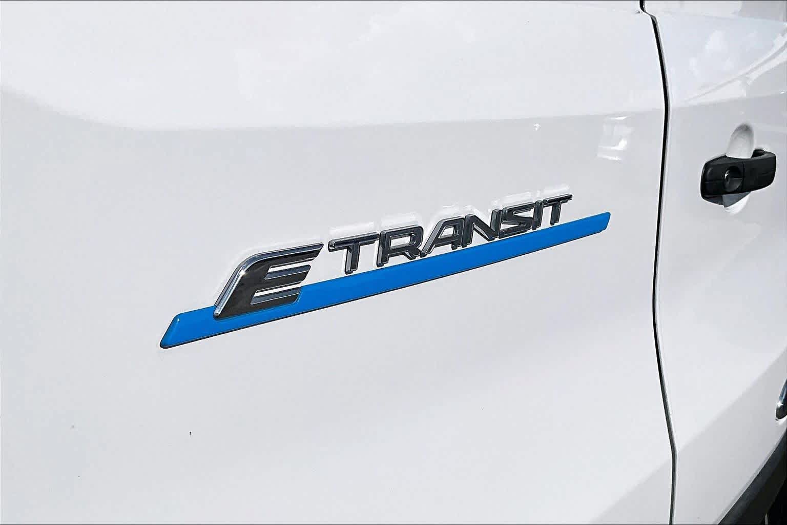 Certified 2022 Ford E-Transit Medium Roof RWD image 9