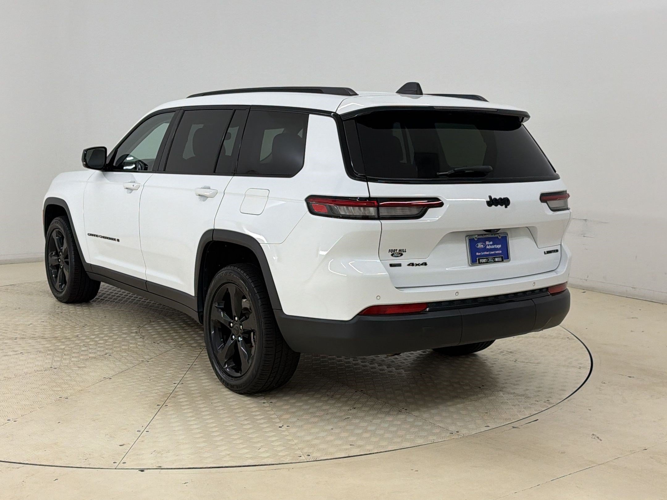 Used 2022 Jeep Grand Cherokee L Limited w/ Black Appearance Package AWD/4WD image 3