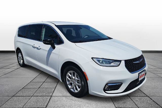 Used 2024 Chrysler Pacifica Touring-L FWD image 3