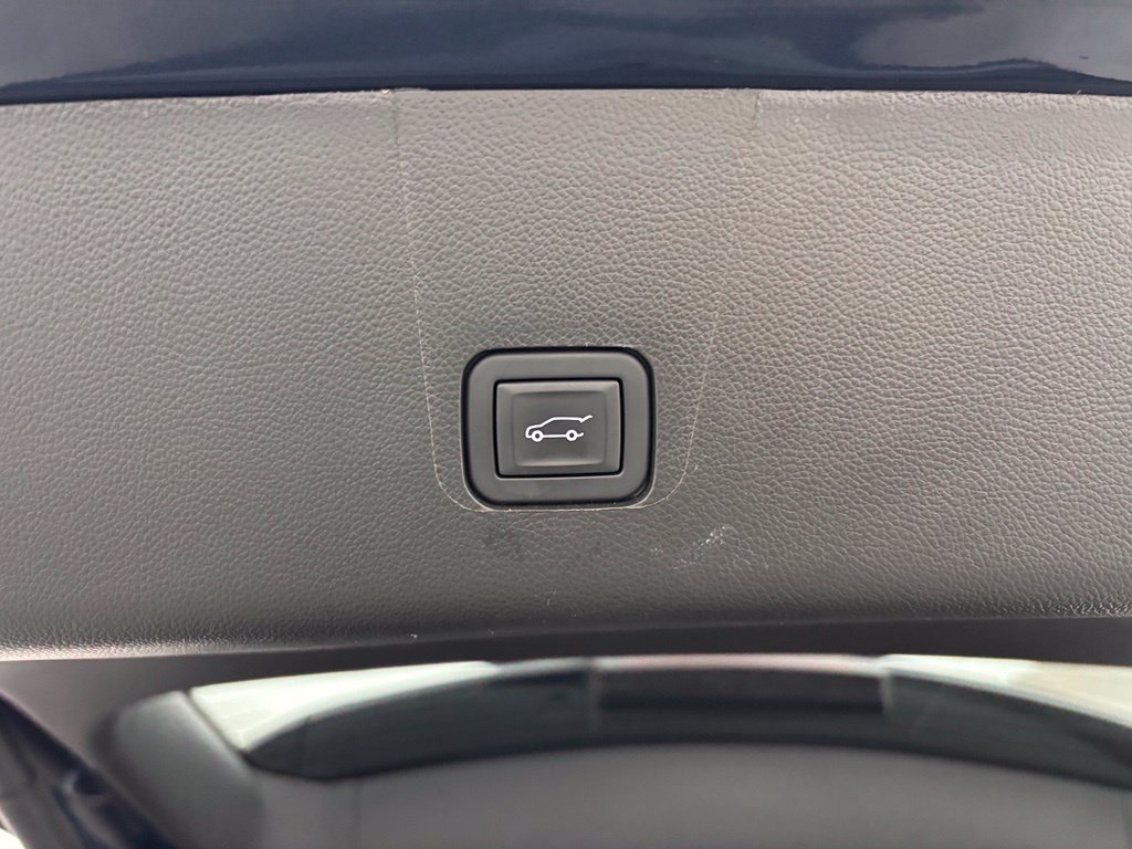 Used 2023 Chevrolet Traverse LT AWD/4WD image 11