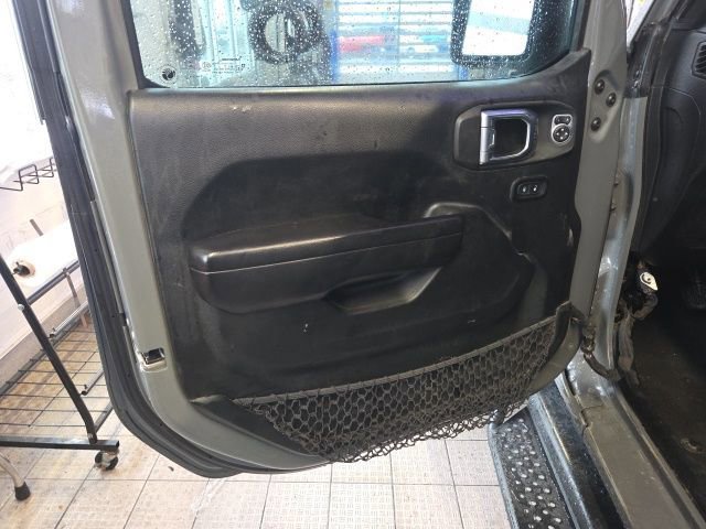 Used 2021 Jeep Gladiator Willys image 19