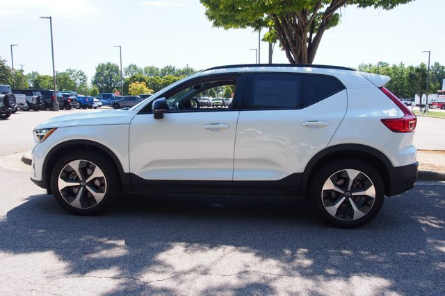 Used 2023 Volvo XC40 B5 Plus AWD/4WD image 4