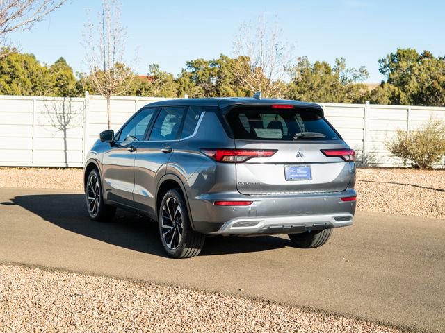 Used 2022 Mitsubishi Outlander SE image 4