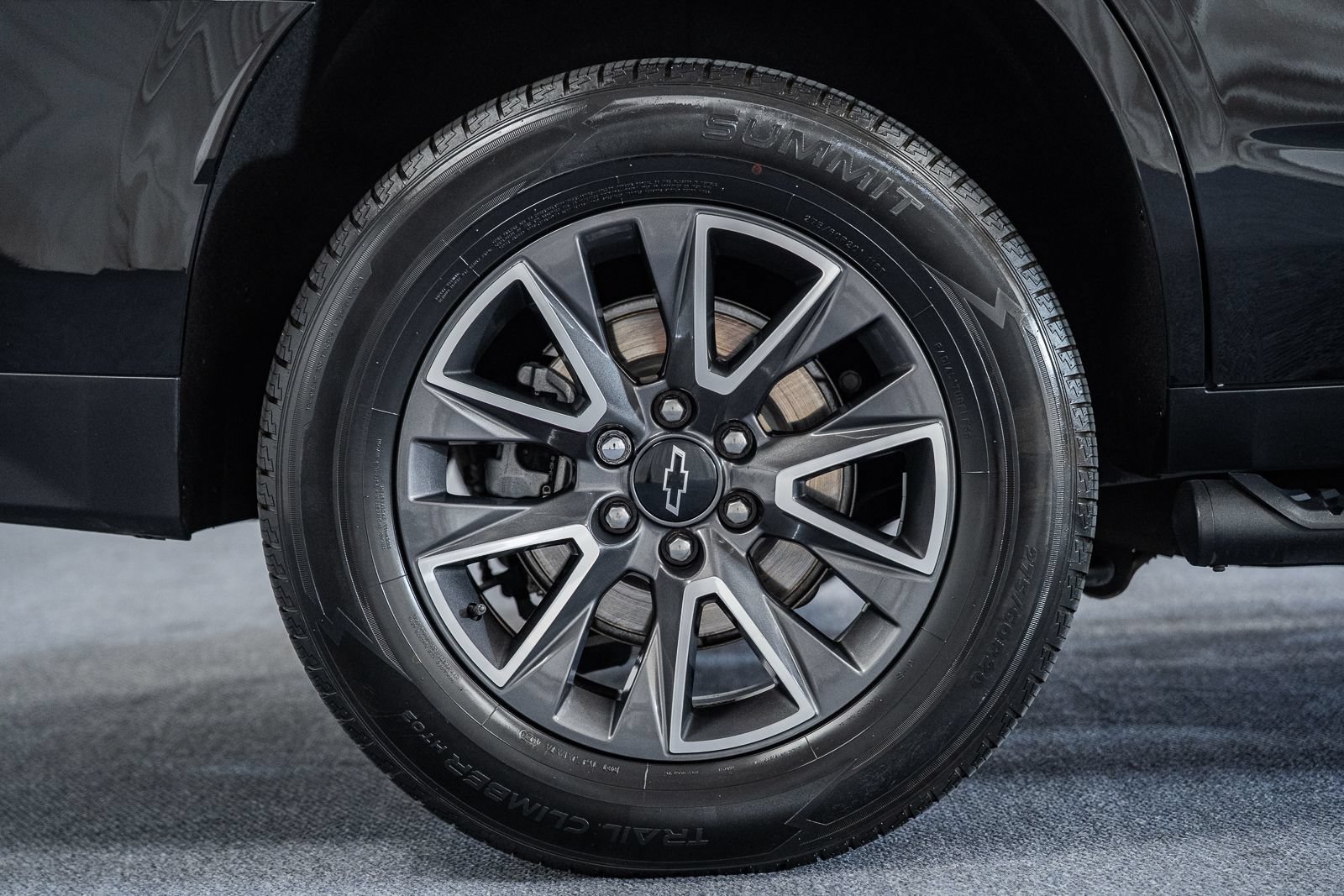 Used 2023 Chevrolet Tahoe Z71 w/ Luxury Package AWD/4WD image 18