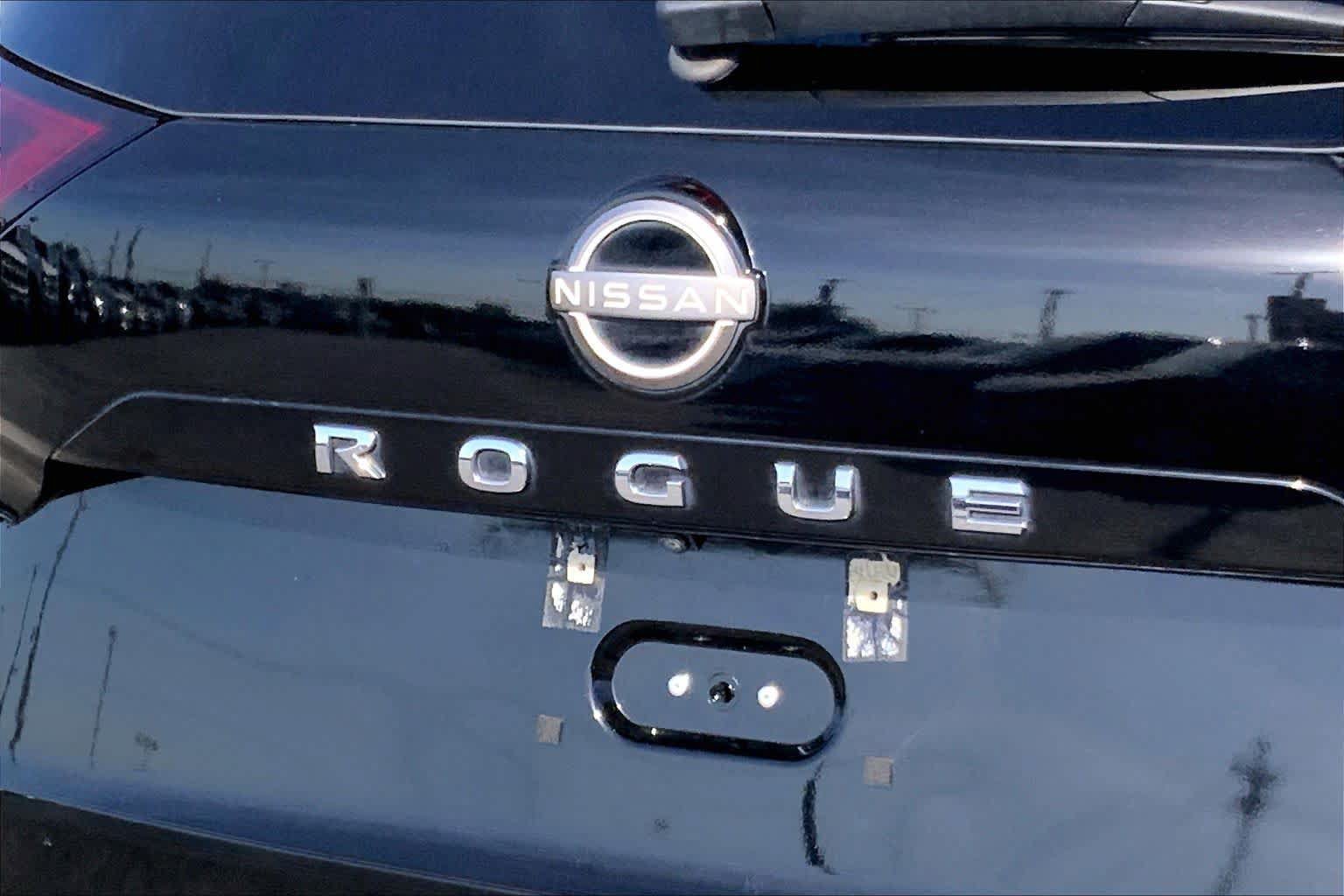 Used 2022 Nissan Rogue SV w/ SV Premium Package FWD image 28
