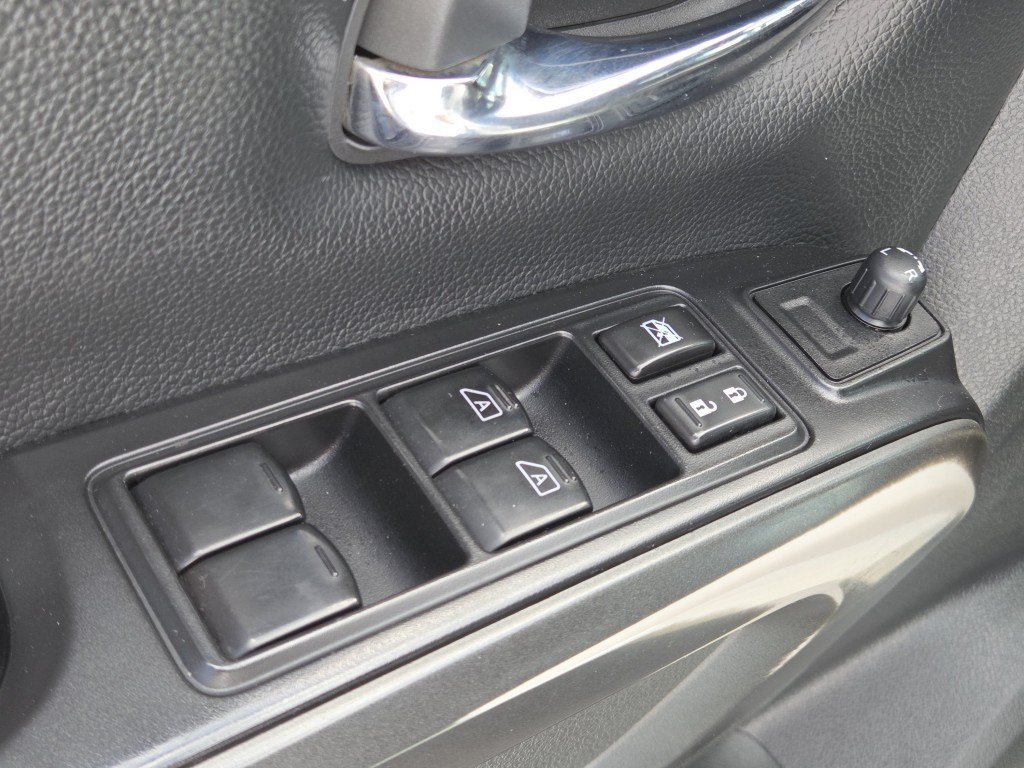 Used 2023 Nissan Titan SV w/ SV Convenience Package AWD/4WD image 33