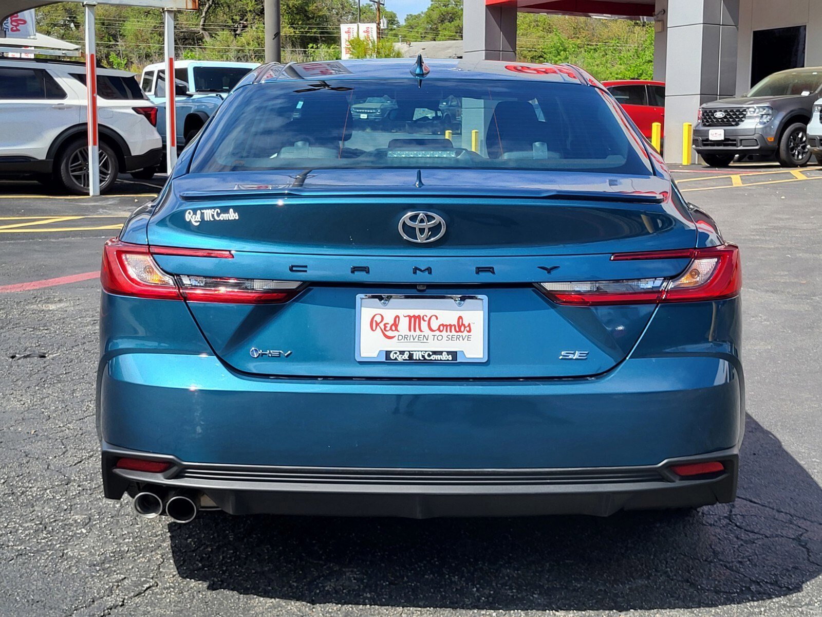 Used 2025 Toyota Camry SE image 4