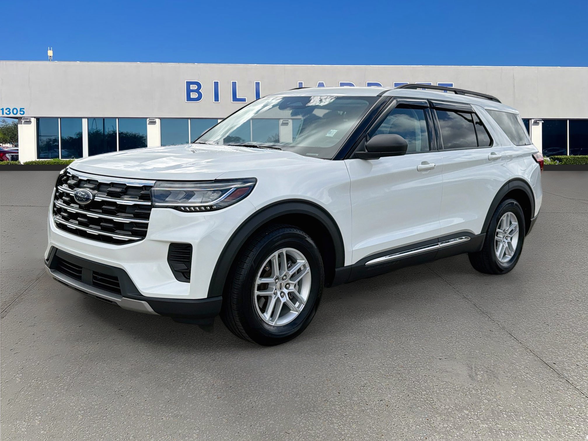 Certified 2025 Ford Explorer Active RWD image 3