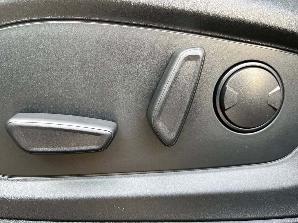 Certified 2022 Ford Explorer XLT w/ Equipment Group 202A image 20