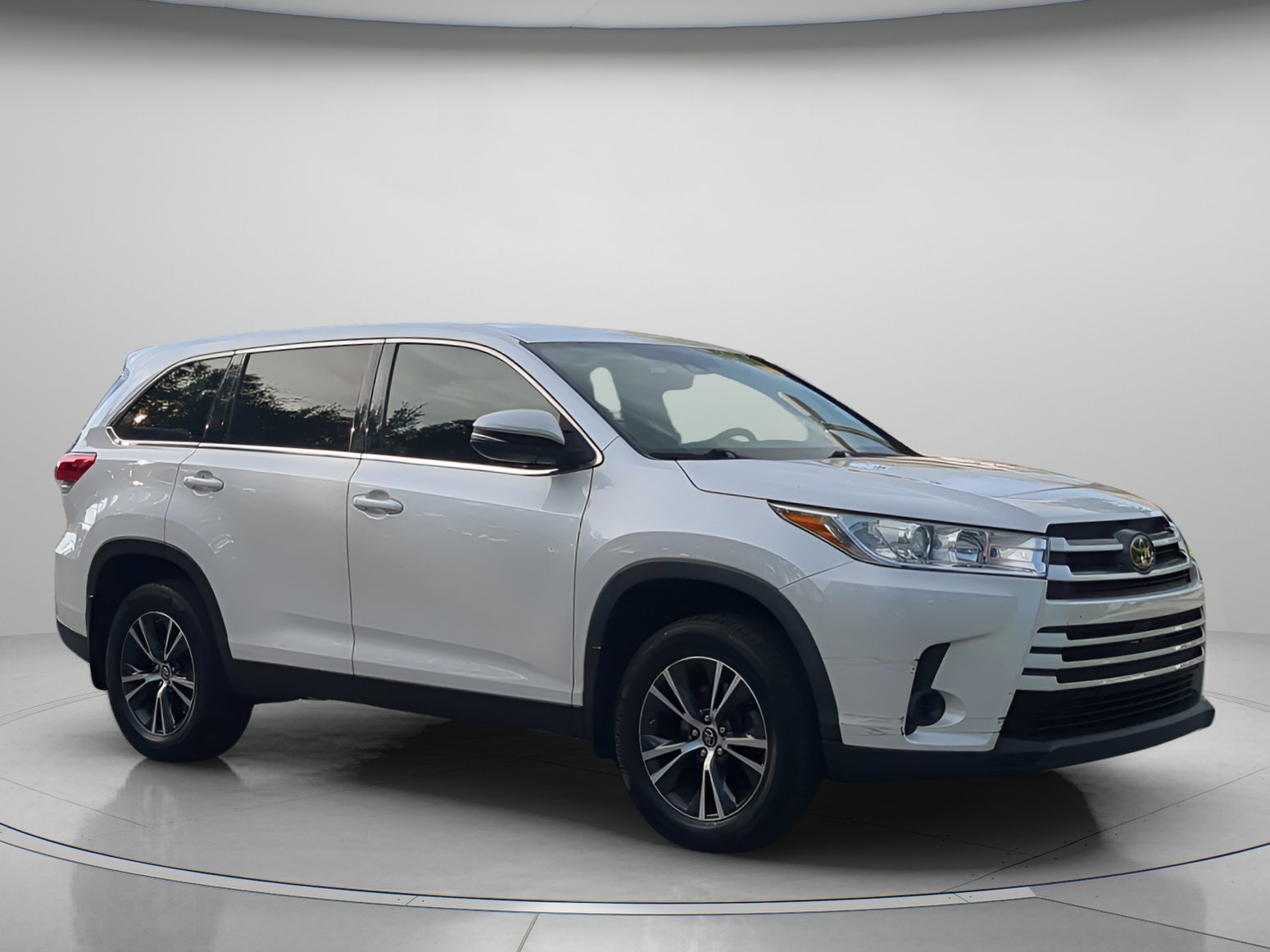 Used 2019 Toyota Highlander LE FWD image 38