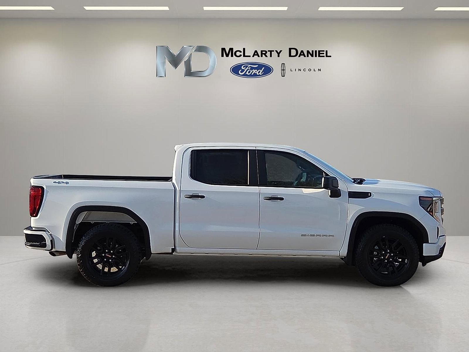 Used 2024 GMC Sierra 1500 Pro w/ Graphite Edition AWD/4WD image 6