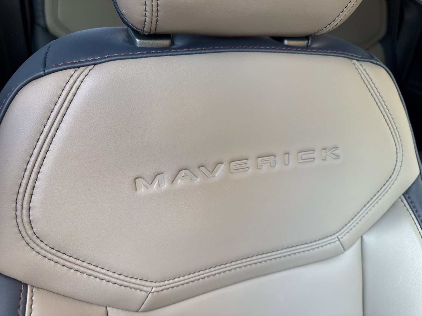 Certified 2025 Ford Maverick Lariat w/ 4K Tow Package image 38