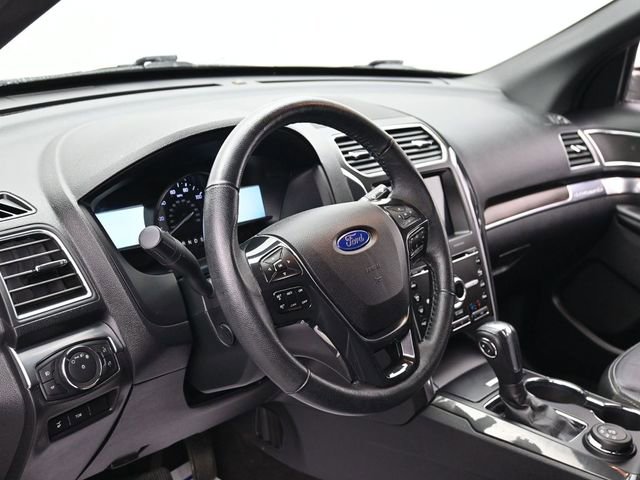 Certified 2018 Ford Explorer Limited w/ Class II Trailer Tow Package image 15