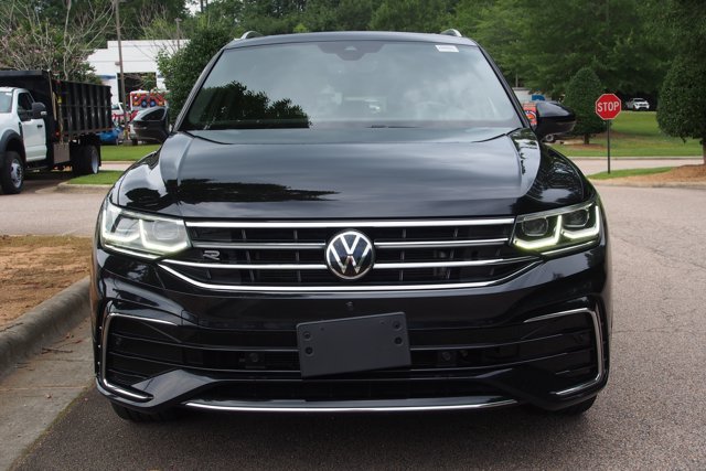Used 2022 Volkswagen Tiguan SEL R-Line AWD/4WD image 2