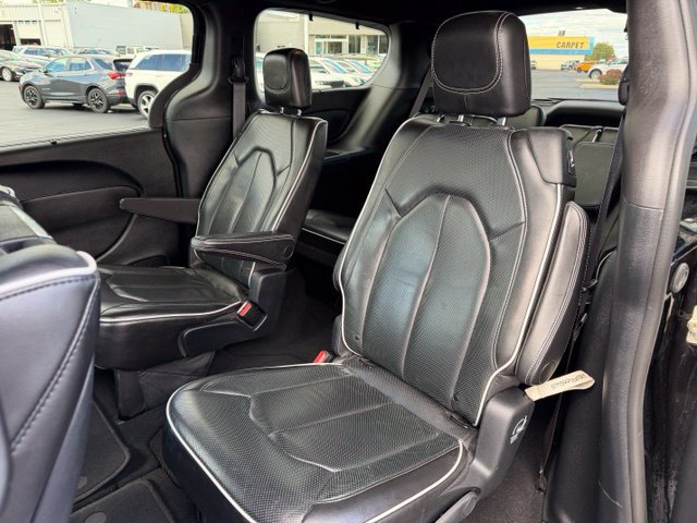 Used 2020 Chrysler Pacifica Limited w/ S Appearance Package FWD image 31