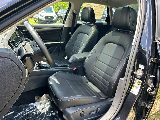 Used 2023 Volkswagen Jetta SE w/ Panoramic Sunroof Package FWD image 21