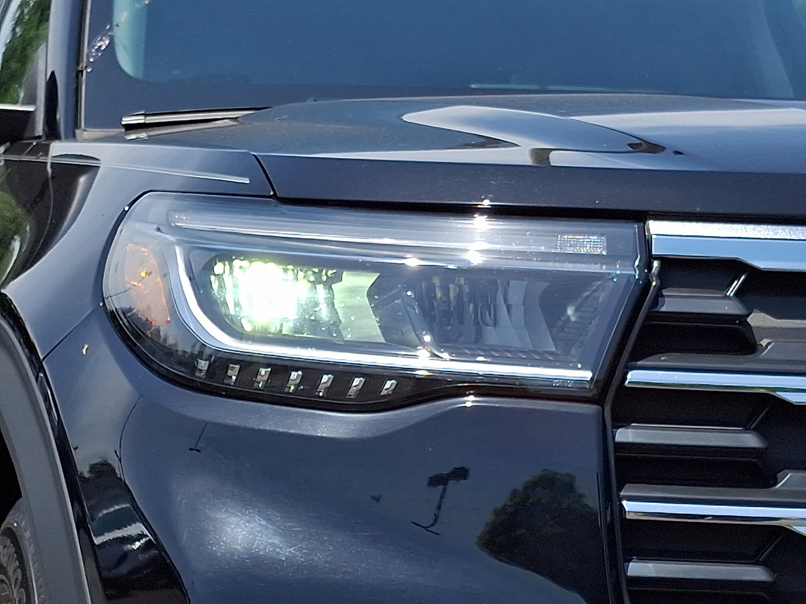 Certified 2025 Ford Explorer Active AWD/4WD image 9