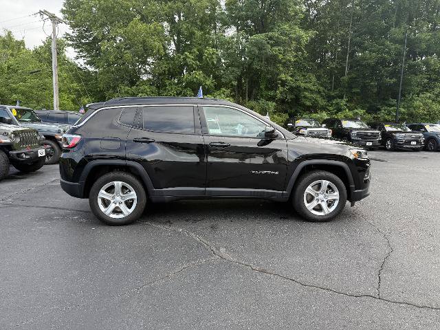 Used 2023 Jeep Compass Latitude w/ Convenience Group AWD/4WD image 12