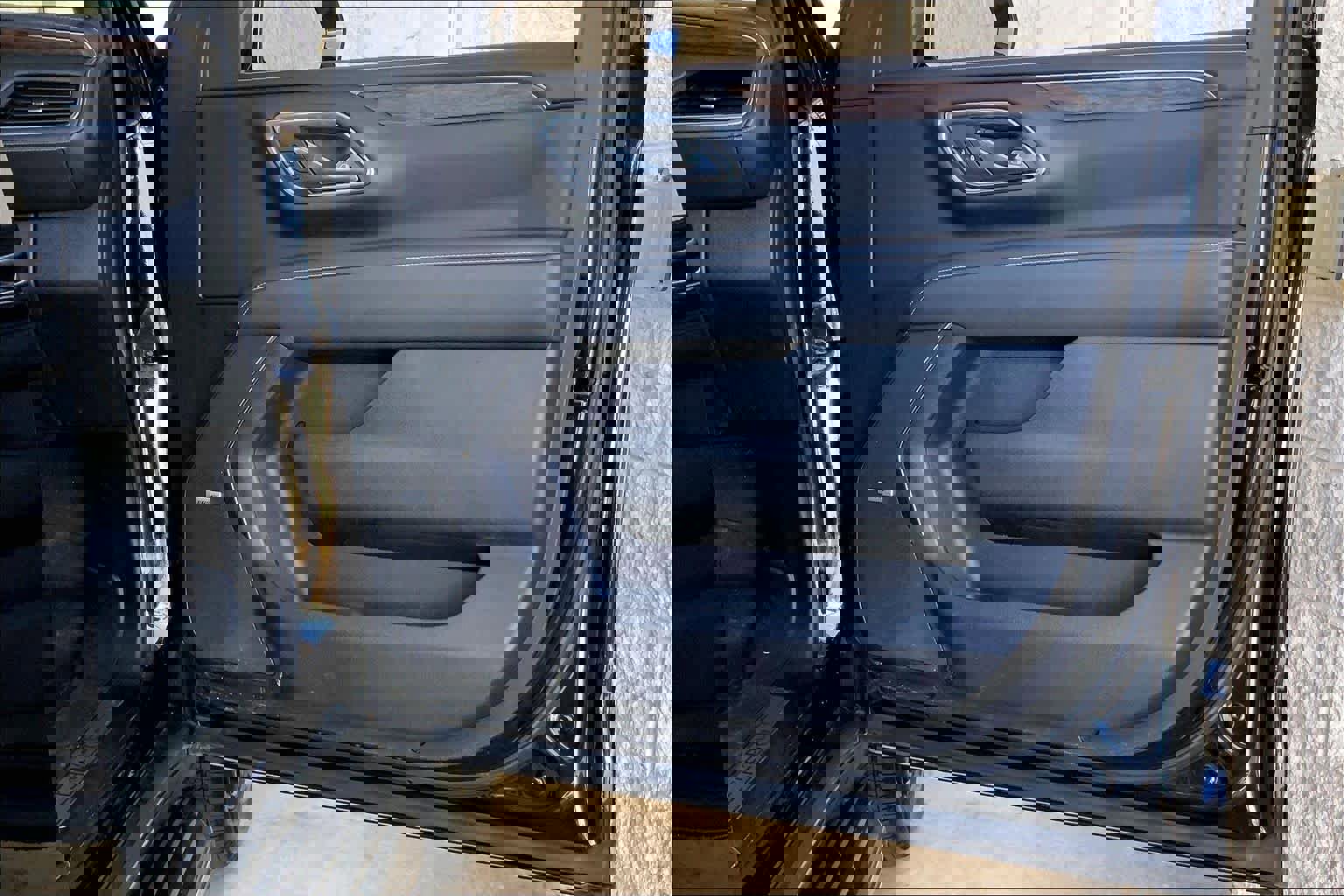 Used 2022 Chevrolet Tahoe Premier w/ Premium Package image 22